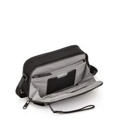 Tumi Voyageur Logan Crossbody Black/gunmetal 8 Tumi Voyageur Logan Crossbody Black/gunmetal -Luxe Tassen image 1545