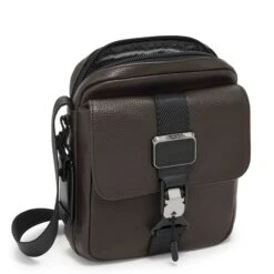 Tumi Alpha Bravo Barksdale Junior Crossbody Dark Brown 8 Tumi Alpha Bravo Barksdale Junior Crossbody Dark Brown -Luxe Tassen image 1844